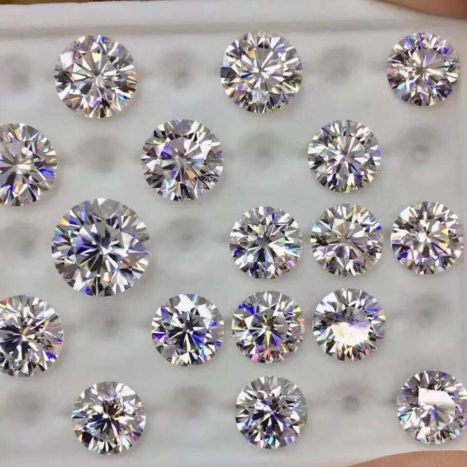 区分莫桑钻与钻石的技巧  很流行